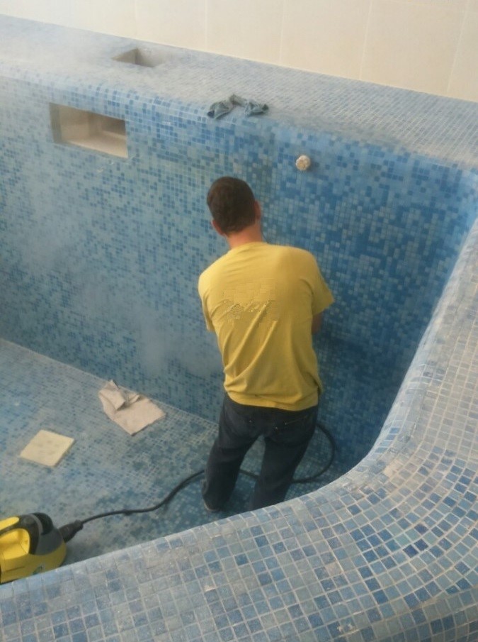 Уборка бассейна после ремонта